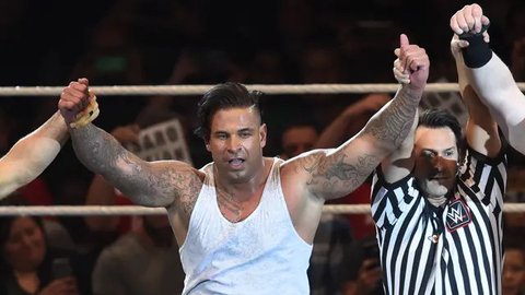 1. Eric Cantona (Manchester United) - Pemain asal Prancis ini bergabung dengan Manchester United pada akhir 1992. Eric Cantona menjadi salah satu pengguna nomor tujuh yang sukses di Mancheste