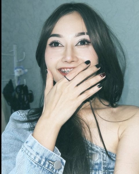 Potret Riyuka Bunga dengan Riasan, Dipuji Makin Cantik dan Hidungnya Bikin Pangling