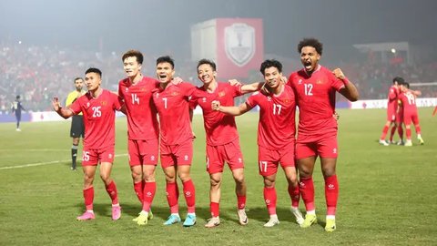 Nguyen Xuan Son setelah pertandingan terakhir penyisihan Grup B Piala AFF 2025 melawan Myanmar di Stadion Viet Tri, Phu Tho, Sabtu (21-12-2024). Pemain naturalisasi itu mencetak empat gol