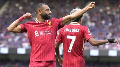 Penyerang Liverpool, Mohamed Salah merayakan golnya saat pertandingan matchday 6 Liga Champions 2024/2025 melawan Girona FC di stadion Montilivi, Girona pada Selasa 10 Desember 2024 waktu set