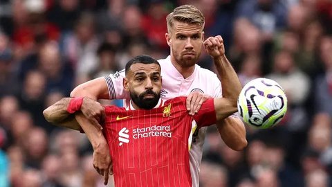 Penyerang Liverpool, Mohamed Salah merayakan golnya saat pertandingan matchday 6 Liga Champions 2024/2025 melawan Girona FC di stadion Montilivi, Girona pada Selasa 10 Desember 2024 waktu set