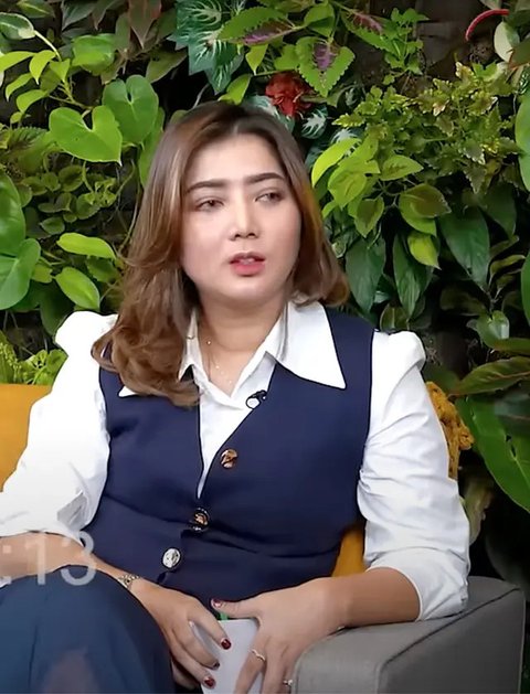 Pengacara Agus Salim , Farhat Abbas, dikabarkan hendak menghajar Denny Sumargo. Densu menantang balik dan meminta Farhat berbagi lokasi pertemuan. (Foto: Dok. YouTube Intens Investigasi)