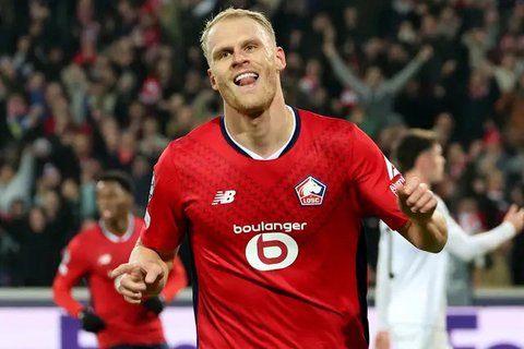 Mitchel Bakker merayakan gol yang dicetak untuk Lille dalam laga Liga Champions 2024/2025 melawan Sturm Graz di Pierre-Mauroy stadium (11/12/2024). (AFP/Denis Charlet)