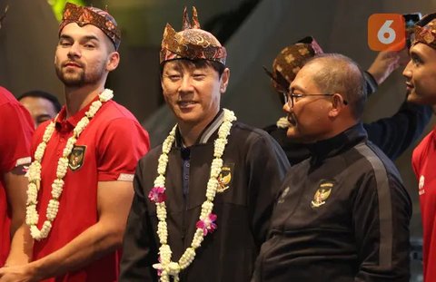 Timnas Indonesia - Ilustrasi Shin Tae-yong di ruang ganti (Bola.com/Adreanus Titus)