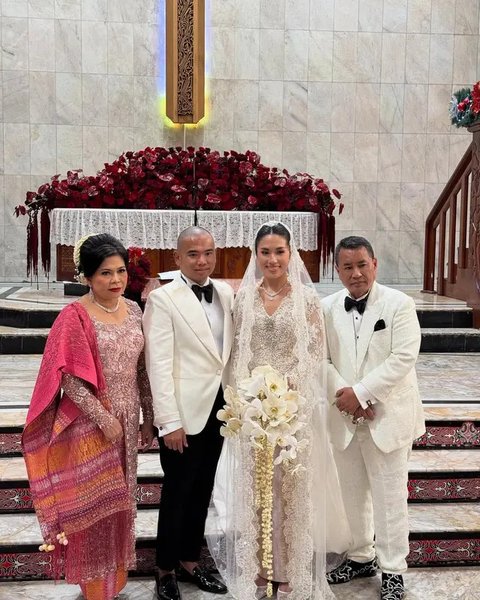 Potret Pernikahan Winona Delany dan Frank Hutapea Putra Hotman Paris (Sumber: Instagram/hotmanparisofficial)