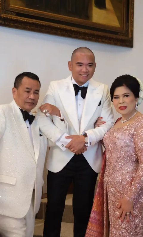 Potret Pernikahan Winona Delany dan Frank Hutapea Putra Hotman Paris (Sumber: Instagram/hotmanparisofficial)