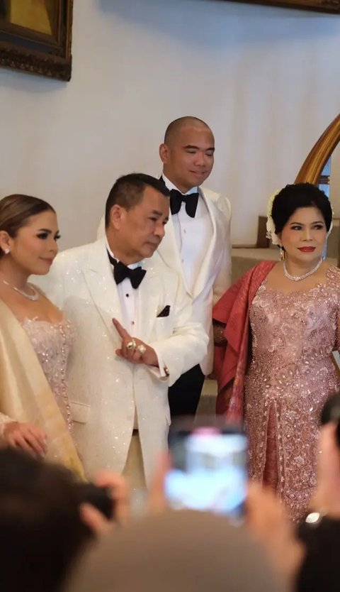 Potret Pernikahan Winona Delany dan Frank Hutapea Putra Hotman Paris (Sumber: Instagram/hotmanparisofficial)