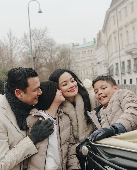 Potret Liburan Titi Kamal dan Christian Sugiono Bersama Kedua Anak, Disebut Sosok Keluarga Impian