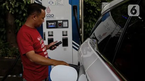 Lonjakan ini tercermin melalui konsumsi listrik pada Stasiun Pengisian Kendaraan Listrik Umum (SPKLU) yang meningkat 500 persen pada 2024 jika dibandingkan dengan periode yang sama pada tahun sebelumnya. (Liputan6.com/Angga Yuniar)
