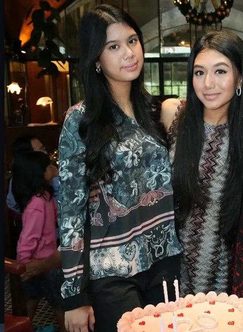 Almira Anak Annisa Pohan Mirip Safeea Ahmad (Sumber: Instagram/safeeaahmad dan annisayudhoyono)