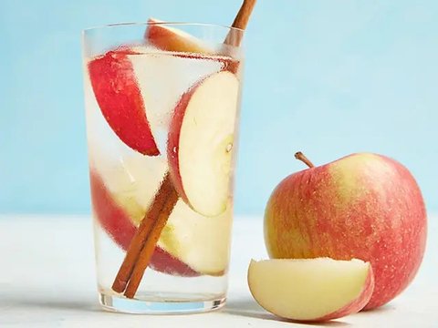 Infused water apel dan kayu manis | via: bembu.com