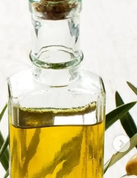 Selain minyak zaitun ternyata masih banyak jenis minyak lainnya yang manfaatnya sangat baik untuk kecantikan, salah satunya minyak jojoba.