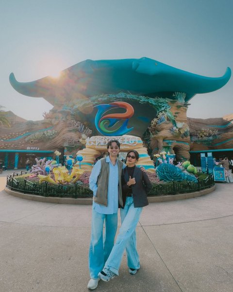Momen Vidi Aldiano dan Sheila Dara Asik Liburan di China