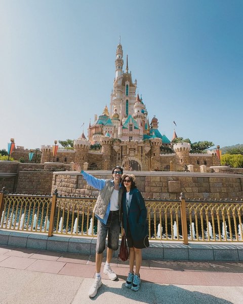 Momen Vidi Aldiano dan Sheila Dara Asik Liburan di China