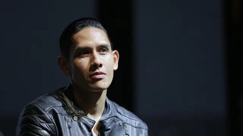 Tak lupa Shin Tae-yong serta asisten pelatih Timnas Indonesia U-19 memberikan rasa terima kasih kepada suporter. (Bola.com/M Iqbal Ichsan)