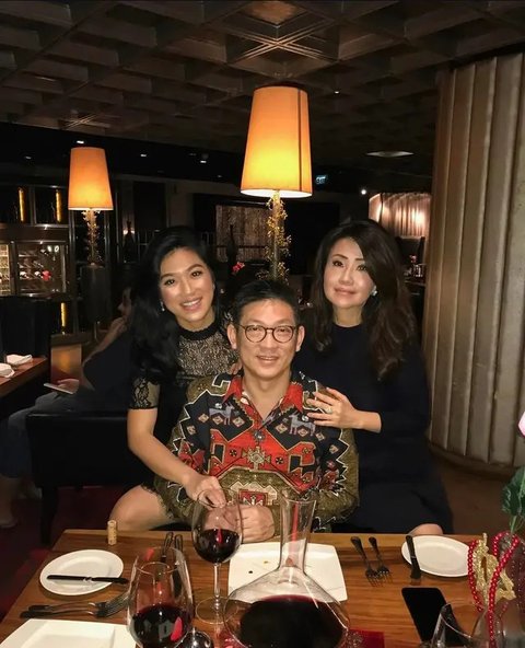 Potret Keluarga Tandra, Besan Hotman Paris (Sumber: Instagram/odeliatandra)