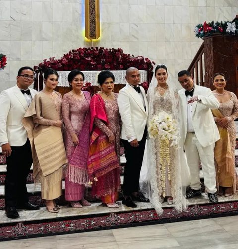 Potret Keluarga Tandra, Besan Hotman Paris (Sumber: Instagram/odeliatandra)