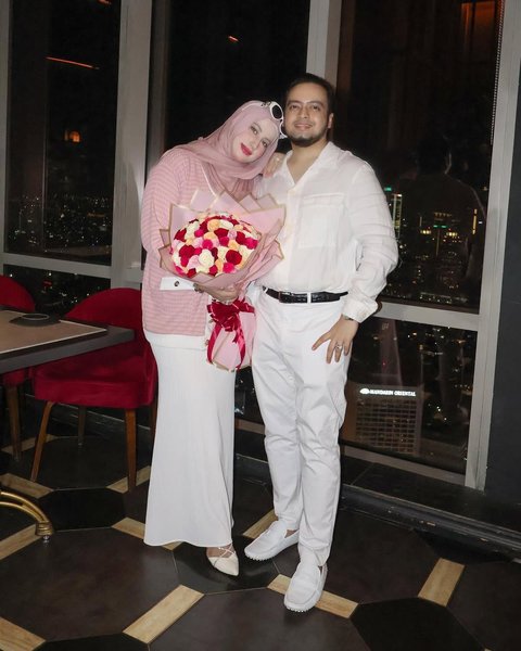 Momen Tasyi Athasyia dan Suami Rayakan Wedding Anniversary ke 10 dengan Dinner Romantis