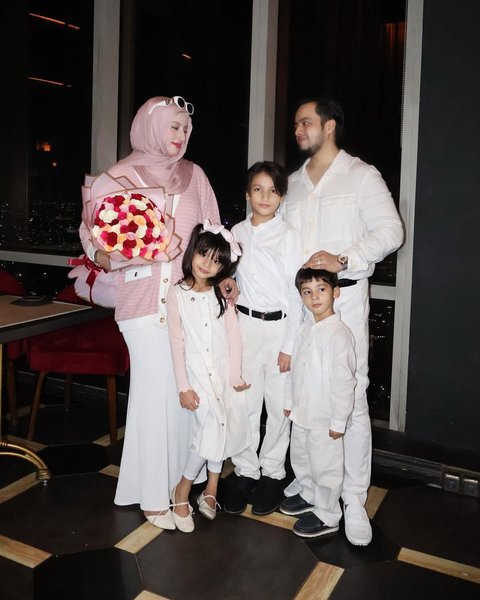 Momen Tasyi Athasyia dan Suami Rayakan Wedding Anniversary ke 10 dengan Dinner Romantis
