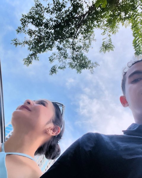 Prilly Latuconsina Lakukan Backpacking 10 Hari Bareng Omara Esteghlal