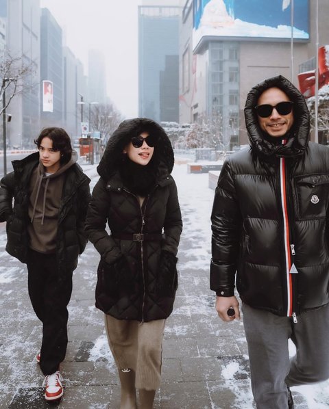 Potret BCL Liburan Bareng Tiko Aryawardhana dan Noah, Netizen Kaget Lihat Sang Suami