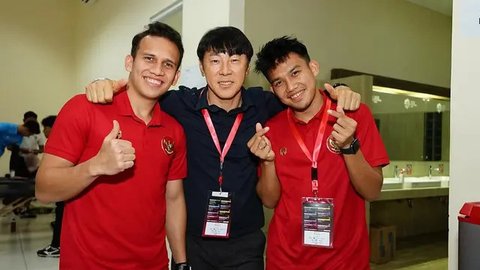 Shin Tae-yong bersama para pemain Timnas Indonesia (Foto: Instagram @witansulaiman_)