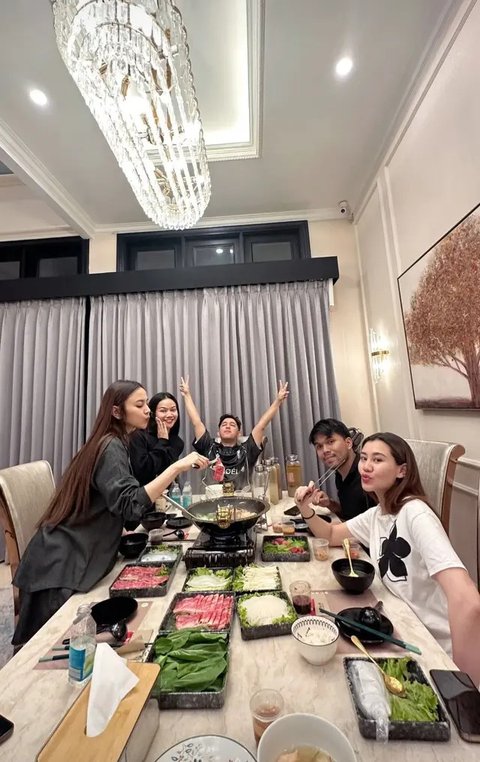 Yura Yunita dan Aaliyah Rayakan Kehamilan Mahalini (Sumber: Instagram/yurayunita)
