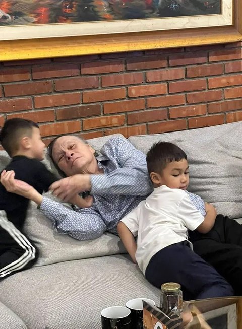 Potret Paula Verhoeven Melayat Ayah Baim Wong, Lepas Kepergian Mertua (Sumber: Kapanlagi.com/Budy Santoso)