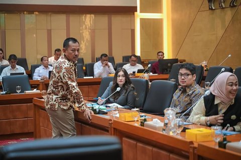 Gaya Nafa Urbach saat Ikut Rapat Terkait Program Makan Bergizi Gratis