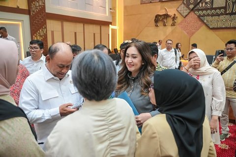 Gaya Nafa Urbach saat Ikut Rapat Terkait Program Makan Bergizi Gratis