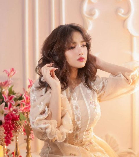 Fuji Ajak Nostalgia Lewat Foto Lawas dengan Rambut Ikal, Netizen Terkesima