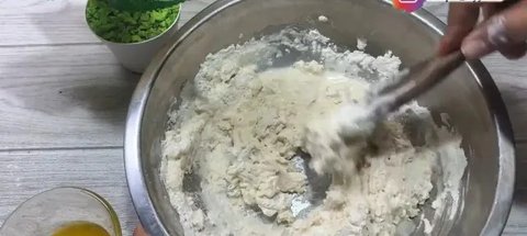 Rahasia Gorengan Tetap Renyah dan Tidak Berminyak (Credit: Youtube/DAPUR RAYYANKA)