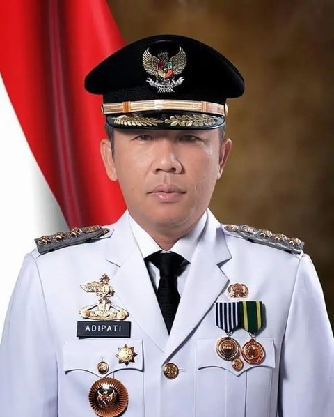Bupati Way Kanan, Raden Adipati Surya usai diperiksa oleh Bidang Pidsus Kejati Lampung, pada Rabu (6/1/2025). Foto : (Istimewa).