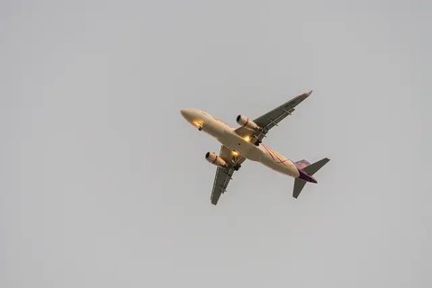 Pesawat Jeju Air berjenis Boeing 737-800 jatuh dan terbakar di Bandara Internasional Muan di Provinsi Jeolla Selatan, sekitar 288 kilometer sebelah barat daya Seoul pada tanggal 29 Desembe