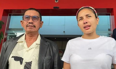 Nikita Mirzani bersama pengacaranya Fahmi Bachmid mendatangi Lembaga Perlindungan Saksi dan Korban (LPSK), Jakarta.(Liputan6.com/M Althaf Jauhar)