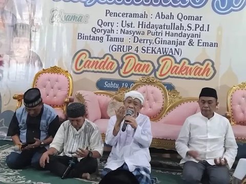 Potret Nurul Qomar dengan Grup Empat Sekawan (Sumber: Instagram/derry4sekawanreal)