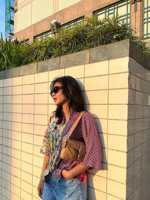 Potret Shenina Cinnamon Padukan Gaya Casual dan Vintage, Tetap Stylish