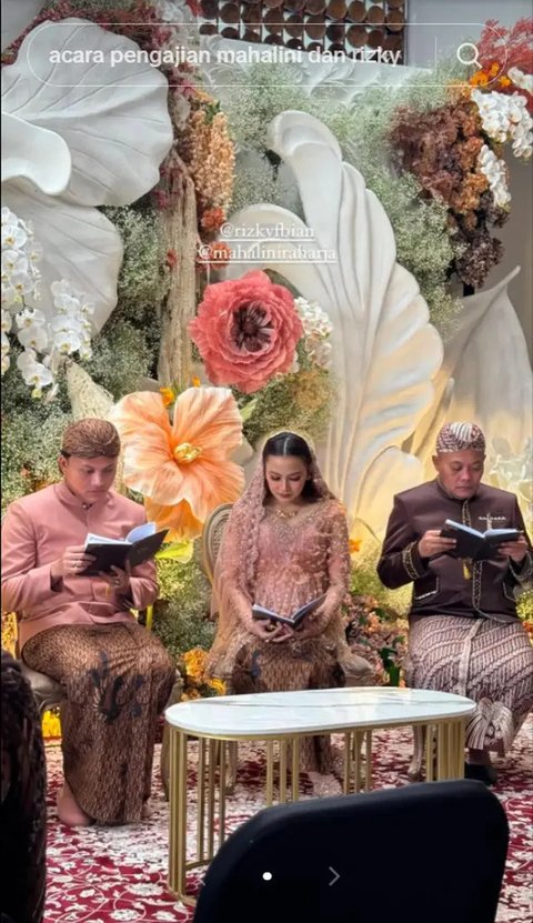 Momen Mahalini Wudhu dan Baca Al-Fatihah. (Sumber: TikTok/@yuarethewan/@keanuagl)