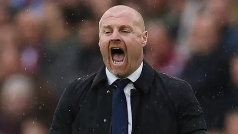 Pelatih Everton, Sean Dyche jelang laga pekan ke-24 Premier League 2023/2024 menghadapi Manchester City di Etihad Stadium, Manchester, Sabtu (10/2/2024). (AP Photo/Rui Vieira)