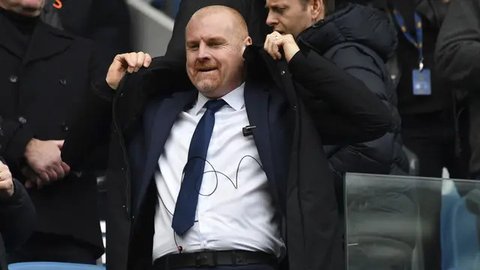 Pelatih Everton, Sean Dyche jelang laga pekan ke-24 Premier League 2023/2024 menghadapi Manchester City di Etihad Stadium, Manchester, Sabtu (10/2/2024). (AP Photo/Rui Vieira)
