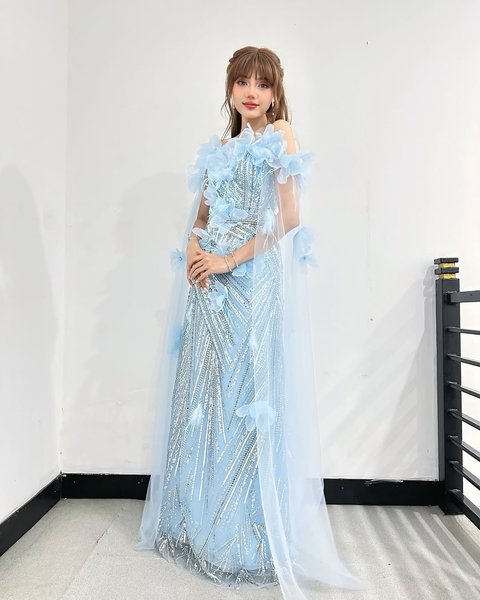 Bikin Pangling, Penampilan Rina Nose Cetar Membahana Bak Boneka