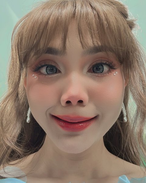 Bikin Pangling, Penampilan Rina Nose Cetar Membahana Bak Boneka