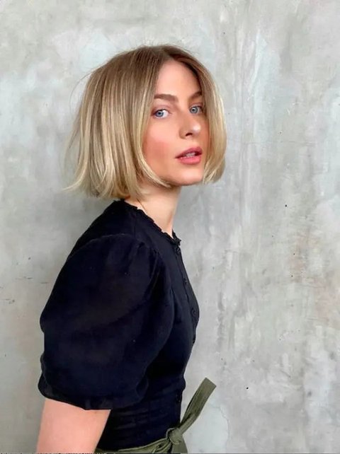 Short Wolf Cut menjadi gaya rambut yang mampu menghadirkan kesan edgy. Gaya rambut ini mudah diaplikasikan dan sempurna untuk membingkai wajah dengan sempurna. [Foto: Pinterest].
