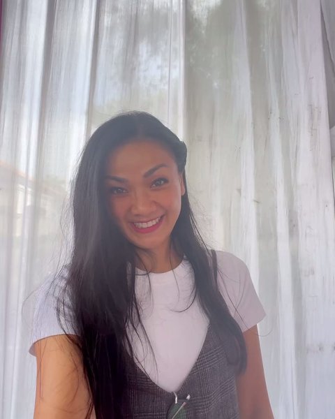 Tahun Baru Punya Jabatan Baru, Ernest Cokelat dan Nirina Zubir Kini Jadi Bapak - Ibu RT