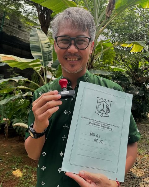 Tahun Baru Punya Jabatan Baru, Ernest Cokelat dan Nirina Zubir Kini Jadi Bapak - Ibu RT