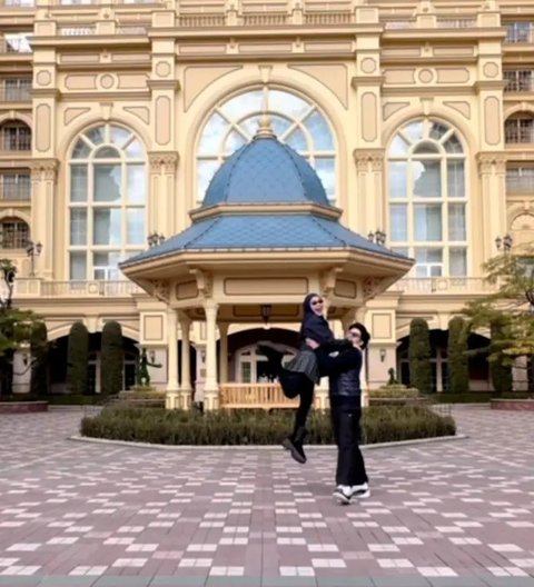 OOTD Aurel Hermansyah Kenakan Rok Mini. [@aurelie.hermansyah]