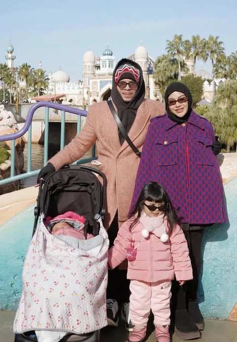 OOTD Aurel Hermansyah Kenakan Rok Mini. [@aurelie.hermansyah]