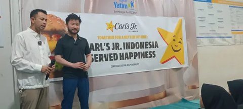 Utusan Khusus Presiden Bidang Pembinaan Generasi Muda dan Pekerja Sen Raffi Ahmad dan Rudy Salim berbagi makanan bergizi pada Jumat (10/01/2025)