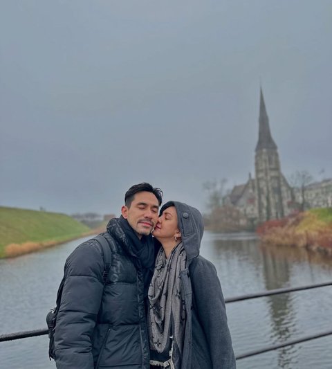 Cinta yang Bertahan 18 Tahun, Potret Manis Donna Agnesia dan Darius Sinathrya