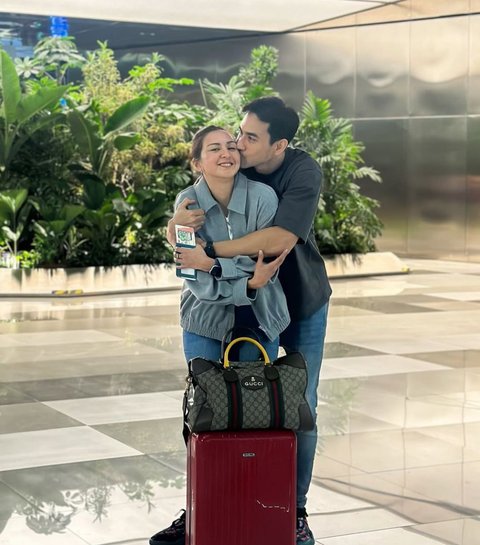 Cinta yang Bertahan 18 Tahun, Potret Manis Donna Agnesia dan Darius Sinathrya